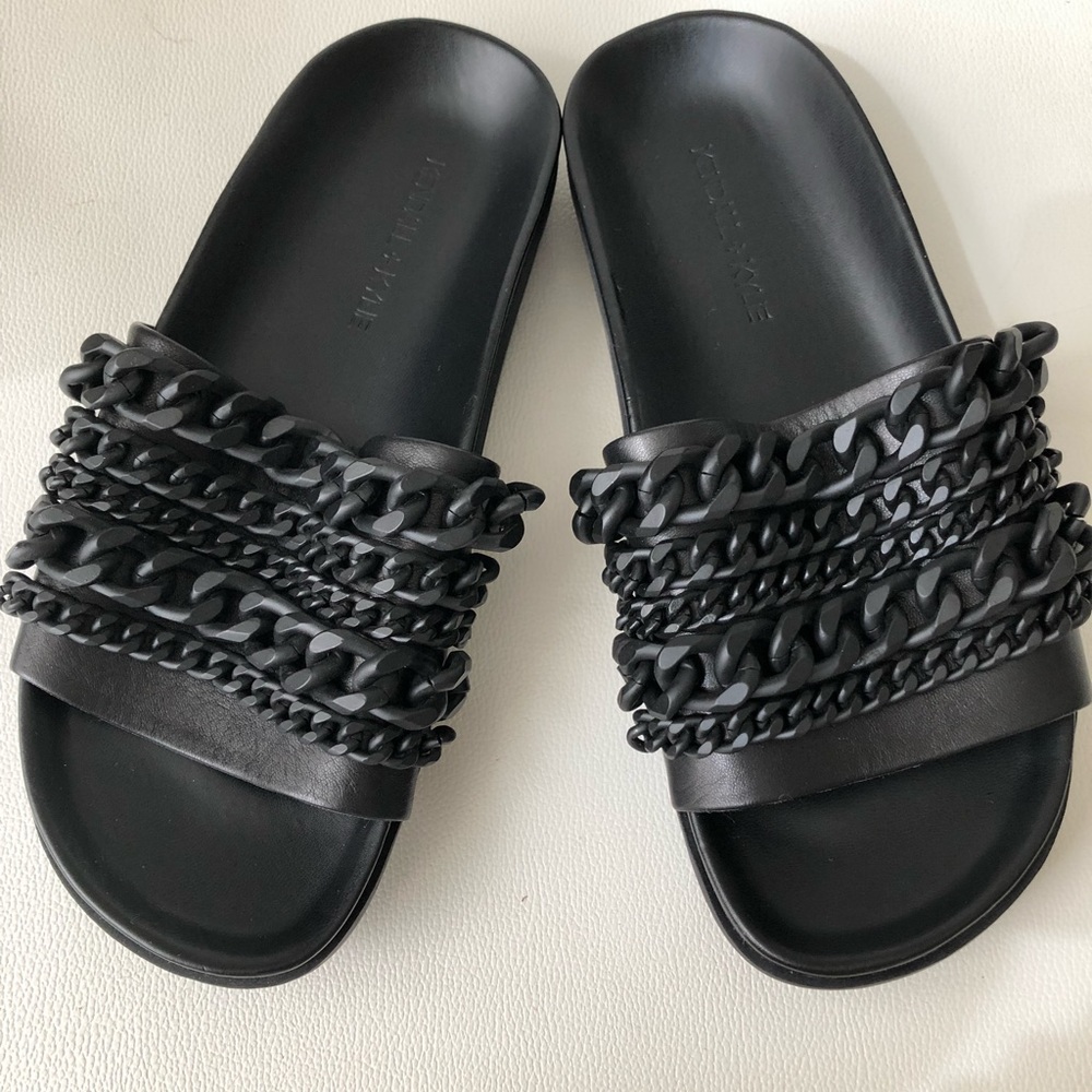 Kendall & Kylie Shiloh sandals